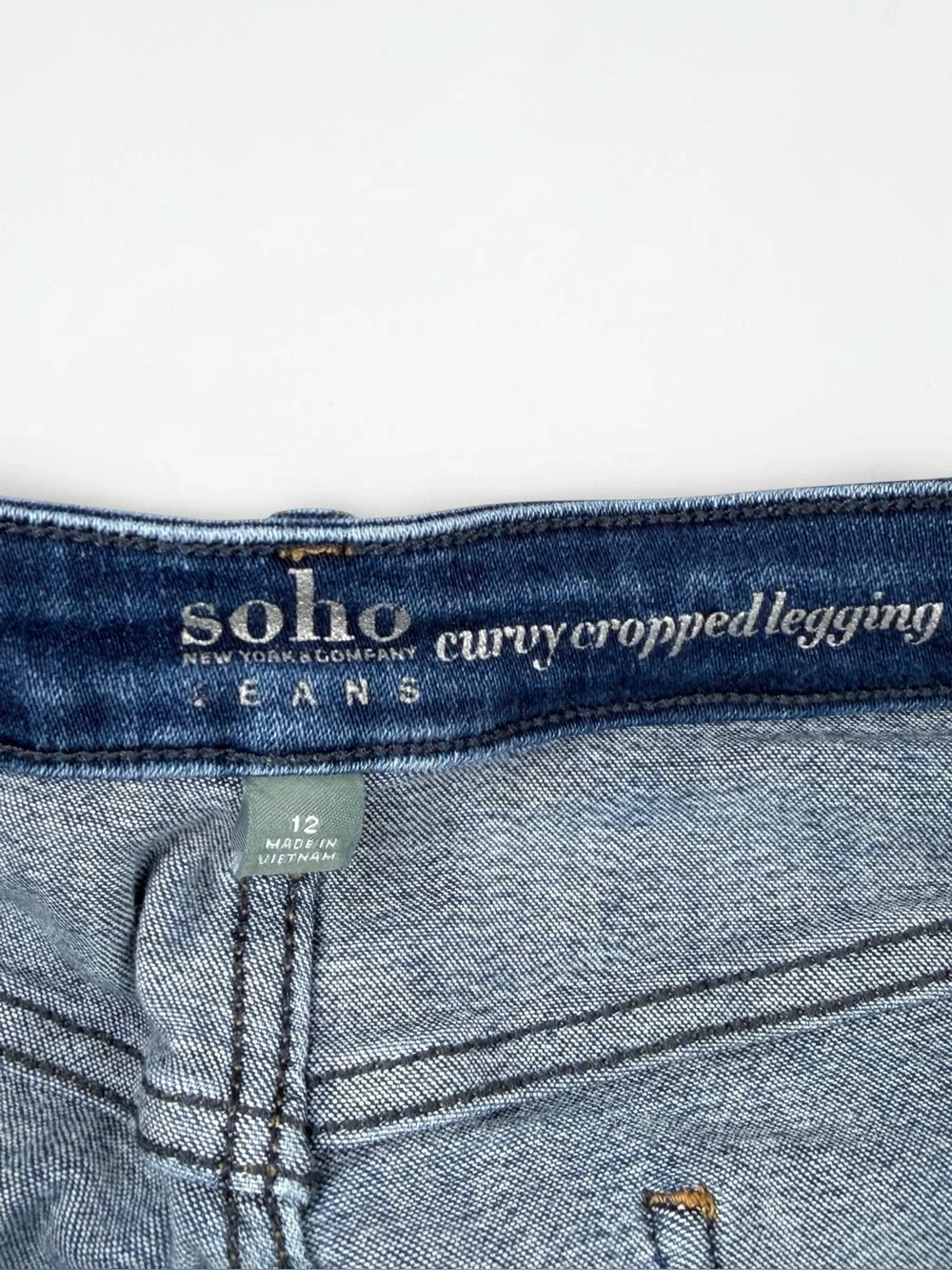 SOHO New York & Company Curvy Cropped Jeans Size 12 Distressed Stretch Denim